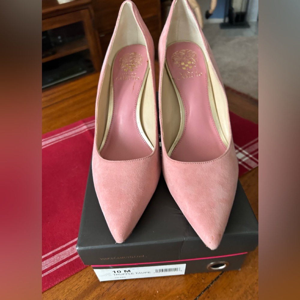 Vince Camuto Pink Suede Shoe